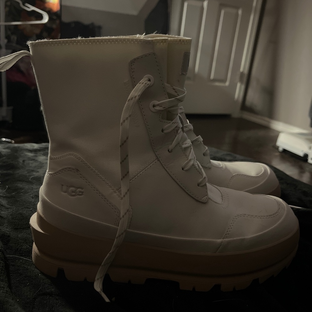 UGG The UGG Lug 1143833 Women’s Size 9 Bright White Platform Lug Boots NWOT